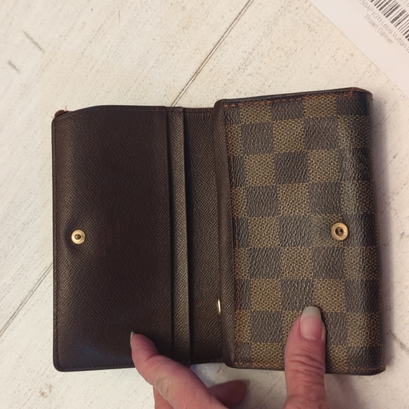 Louis Vuitton Brown Damier wallet GUC - Picture 2 of 16